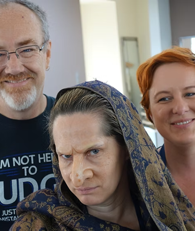 Group photo of Rob Burman with workshop participants and their final projects